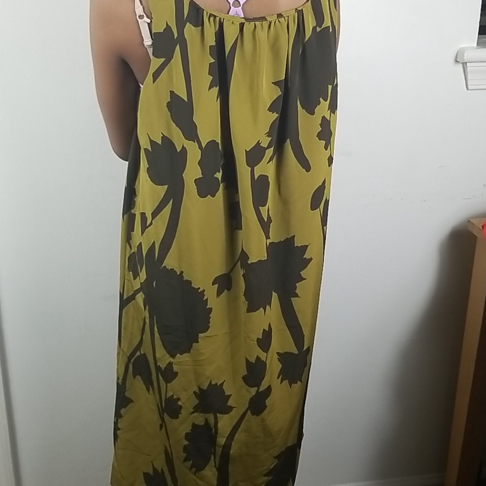 Dress - Picture 2 of 4